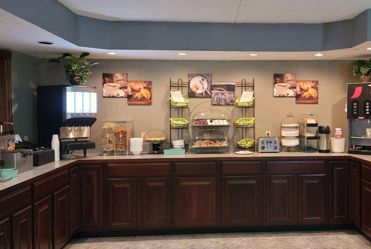 Wingate By Wyndham Lake George Bagian luar foto