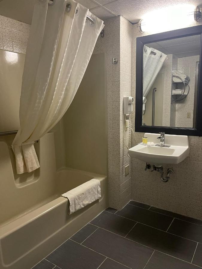 Wingate By Wyndham Lake George Bagian luar foto