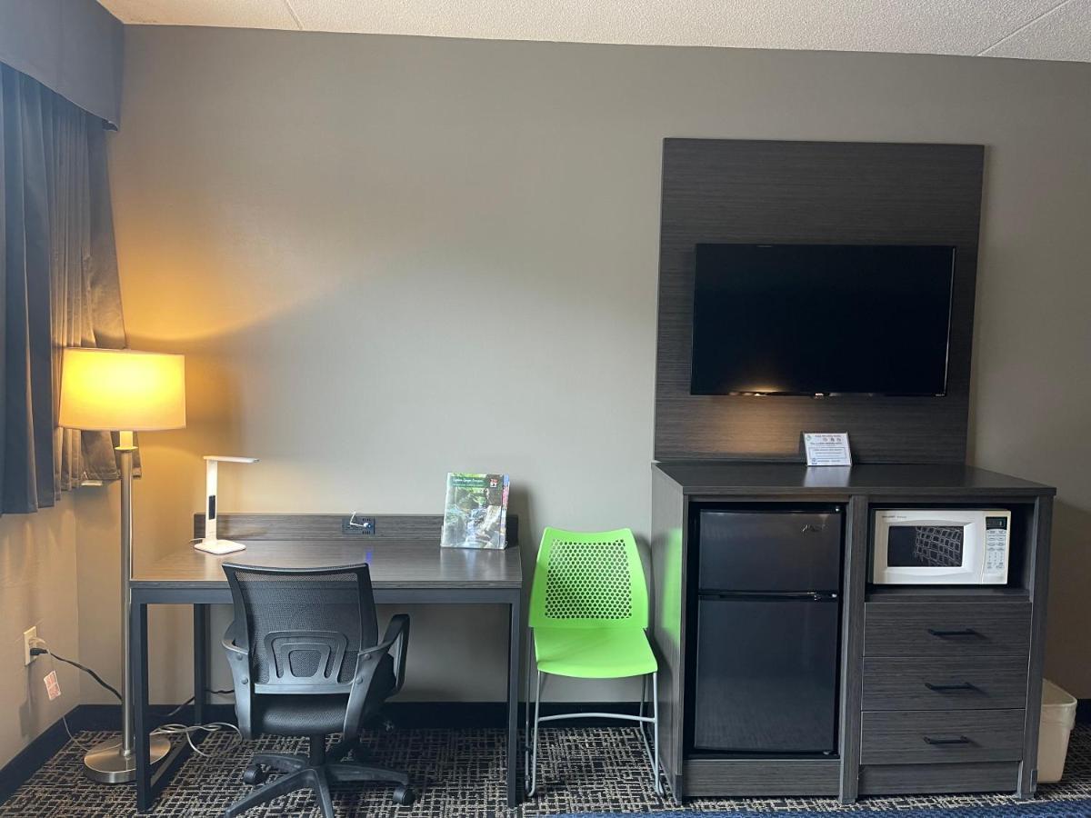 Wingate By Wyndham Lake George Bagian luar foto