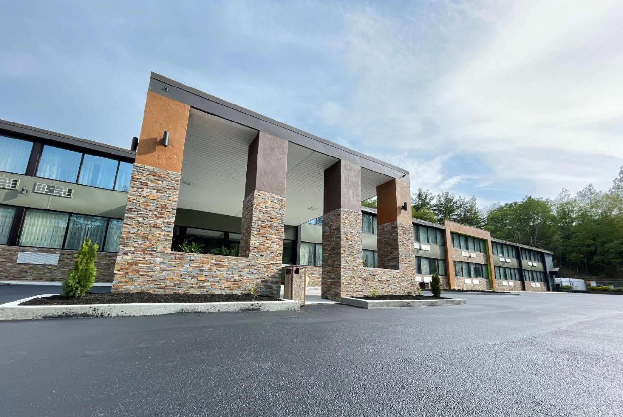 Wingate By Wyndham Lake George Bagian luar foto