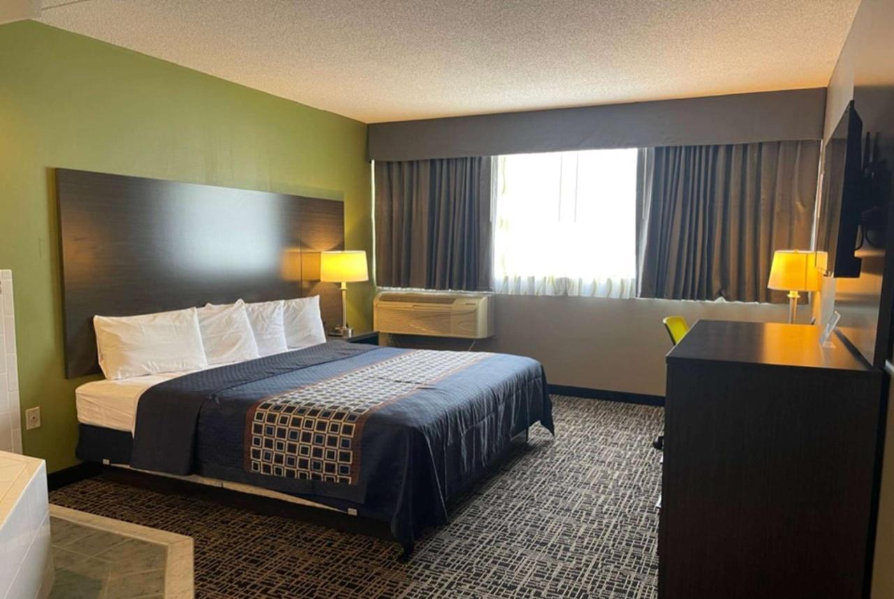 Wingate By Wyndham Lake George Bagian luar foto