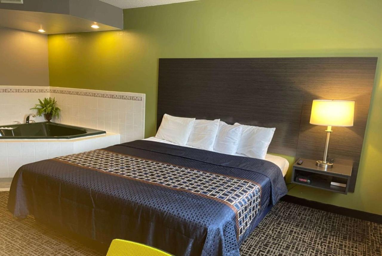 Wingate By Wyndham Lake George Bagian luar foto