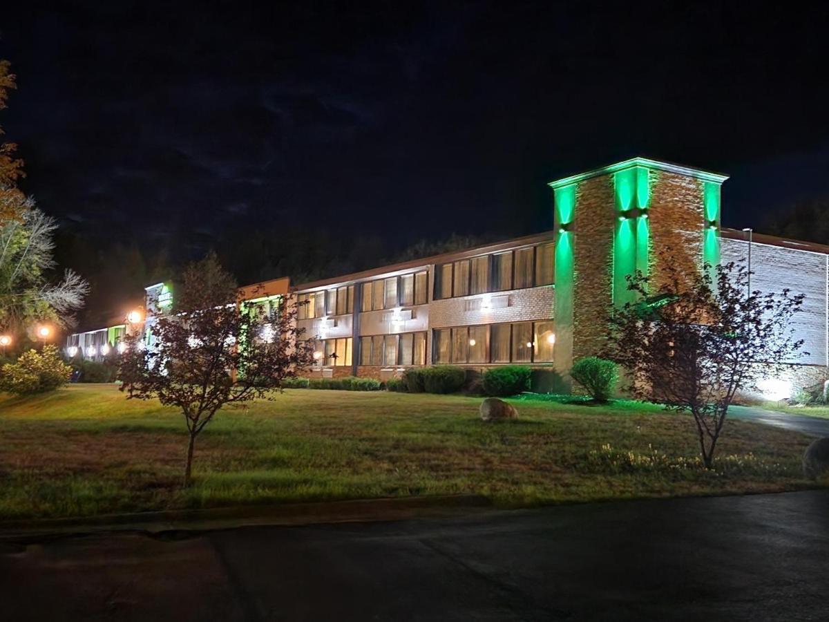 Wingate By Wyndham Lake George Bagian luar foto