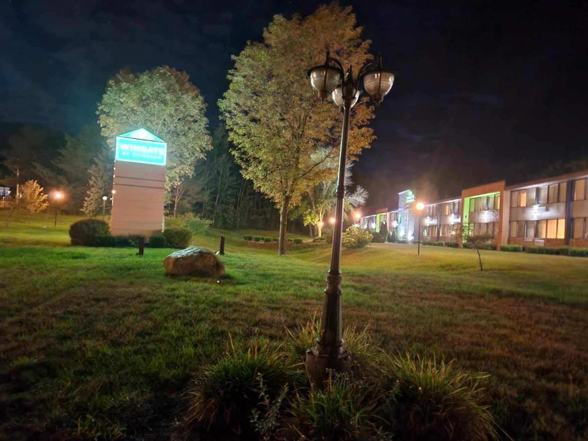 Wingate By Wyndham Lake George Bagian luar foto